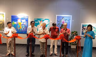 Bị yêu cầu gỡ tranh vẽ Hồ Xuân Hương, họa sĩ xin dừng triển lãm 