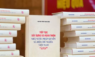 Ra mắt sách 'Tiếp tục xây dựng và hoàn thiện Nhà nước pháp quyền xã hội chủ nghĩa Việt Nam’