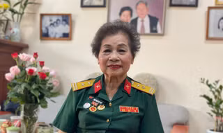 Cô văn công ở chiến dịch Điện Biên Phủ: 'Tôi chứng kiến xe chở tướng Đờ Cát phút bại trận'
