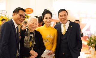 Quốc Khánh, Trọng Trinh và dàn nghệ sĩ nổi tiếng Nhà hát Kịch Việt Nam