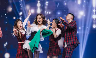 Huấn luyện viên Thu Quỳnh động viên đàn em trước giờ lên sóng tập chung kết "Đường tới cầu vồng 2021".