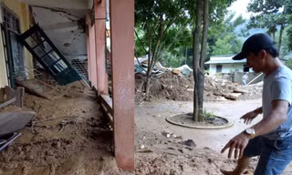 Trường sập do mưa lũ, học sinh nguy cơ lỡ khai giảng