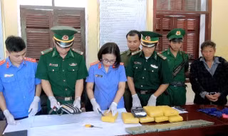 Bắt giữ đối tượng vận chuyển 7 bánh heroin, ma túy tổng hợp có hành vi vượt biên