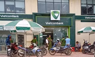 Thông tin mới vụ cán bộ công an xông vào ngân hàng nổ súng