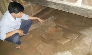 Bảo vệ đào trộm hậu cung đền thờ Đức thánh tìm cổ vật