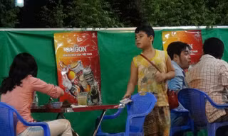 Bóc trần trò chăn dắt trẻ em