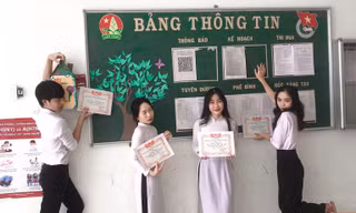 Teen khoe phiên bản "giấy khen không màu" đính kèm loạt danh hiệu "ướp muối" siêu lầy lội