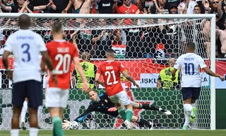 Là đương kim vô địch thế giới mà hòa vất vả trước Hungary, đội tuyển Pháp đổ lỗi lung tung