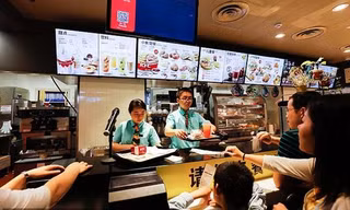 5 sinh viên ở Trung Quốc tìm ra cách ăn KFC miễn phí hơn 700 triệu đồng, giờ chịu hậu quả