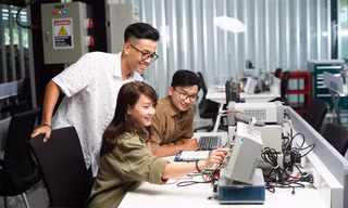 Thay đổi tương lai từ hôm nay cùng cuộc thi TechGenius: Ý tưởng nhỏ tạo phát minh to!