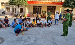 Đột kích trường gà chiều 29 Tết, tạm giữ hàng trăm triệu đồng