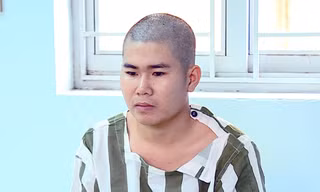 Thanh niên 19 tuổi dùng chai bia đánh bạn nhậu mù mắt