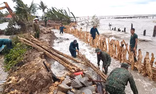 Mưa lớn làm sạt lở 2 đoạn đê quốc phòng ở Kiên Giang 