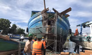 Tìm được phương tiện va chạm làm trụ điện vượt biển ở Kiên Giang đổ nghiêng
