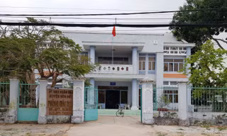 Bỏ ngoài sổ sách hàng trăm triệu, Trưởng phòng GD bị cách hết chức vụ trong Đảng