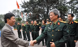 Tuổi trẻ báo Tiền Phong và Nhà máy Z121 giao lưu