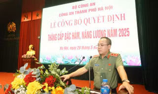 Thăng cấp bậc hàm, nâng lương cho hơn 5.600 cán bộ, chiến sĩ Công an Hà Nội