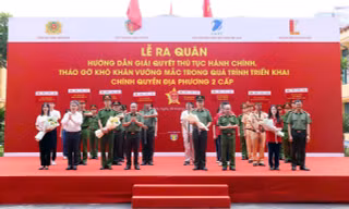 Ra quân hướng dẫn thủ tục hành chính trong triển khai chính quyền địa phương 2 cấp