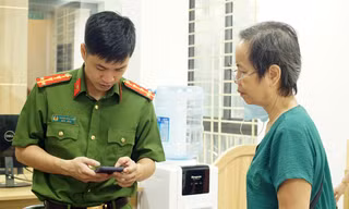 Hình ảnh ngày đầu hoạt động của công an xã, phường mới ở Hà Nội 