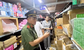 Giám đốc Công an Hà Nội thân chinh kiểm tra thực tế tình hình sản xuất, kinh doanh tại thủ phủ La Phù