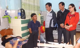 Ban ATGT tỉnh Gia Lai thăm các nạn nhân trong vụ tai nạn