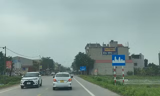 Dày đặc biển báo khu đông dân cư, Giám đốc Sở GTVT Bắc Giang cũng cảm thấy ‘khó chịu’