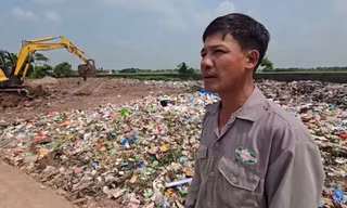 Lò đốt rác gây ô nhiễm, dân 'bức xúc' căng bạt chặn xe chở rác