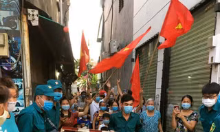 Người dân Sài Gòn vui mừng khi hết thời gian phong tỏa, cách ly chống COVID-19.