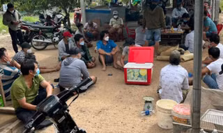 Công an xuất hiện tại sới gà, hàng chục người tháo chạy thục mạng 