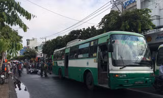 Hiện trường xe buýt cán chết nữ sinh.