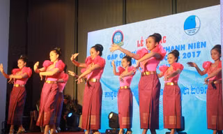 Tiết mục văn nghệ tại lễ bế mạc.