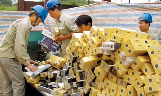  Hiệp hội kiến nghị Chính phủ chỉ đạo tiêu hủy toàn bộ thuốc lá nhập lậu bị tịch thu nhằm chống tái thẩm lậu. Ảnh minh hoạ: Internet