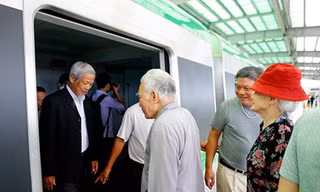 Tin nóng 24H: Người dân tham quan đoàn tàu đường sắt Cát Linh - Hà Đông