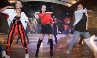 Angela Phương Trinh bất ngờ khoe vũ đạo nóng bỏng