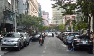 TPHCM đề xuất tăng phí sử dụng tạm lòng đường, vỉa hè