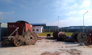 Vị trí 12 cuộn cáp điện trị giá hơn 1,3 tỷ đồng bị lấy trộm.
