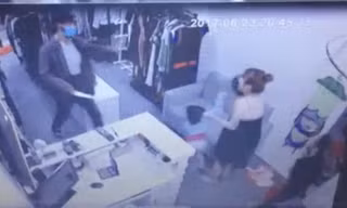 Hành động của teeb cướp đã bị camera ghi lại.