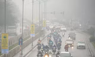 Cuộc sống người dân thủ đô trong mịt mù hơi nước