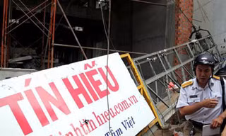 Đứt cáp khi gắn kính, sáu người bị thương nặng