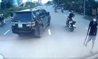 Hà Nội: Bắt nhóm bảo kê chặn đường, đập phá xe tải chở phế thải 'xâm phạm' địa bàn