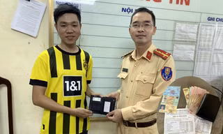 Cuộc gọi bất ngờ từ CSGT tới thanh niên làm rơi ví khi đi mua thuốc cho bố