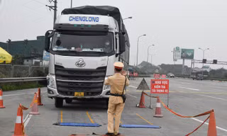 Chở quá tải ‘bù’ tiền dầu xe, tài xế ngậm ngùi nhận phạt 11 triệu đồng