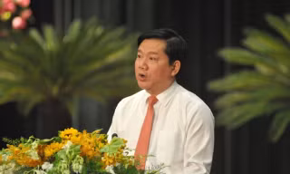 Bí thư Đinh La Thăng nhấn mạnh rằng những tồn tại hiện nay là thách thức lớn đối với khát vọng của thành phố mong sớm trở lại ánh hào quang của Hòn ngọc Viễn Đông trước đây