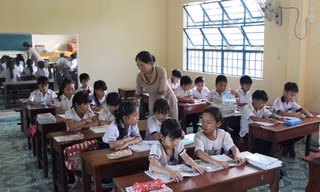 Các giáo viên, phụ huynh và học sinh luôn đề cao cảnh giác để đảm bảo an ninh trật tự trong giờ tan học (Ảnh minh họa)