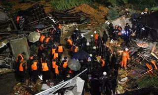 Vụ tai nạn xảy ra sau trận mưa lớn kéo dài một ngày. Ảnh: CCTV News