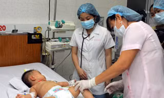 Trẻ em rất dễ bị viêm não mô cầu. Ảnh: kienthuc.