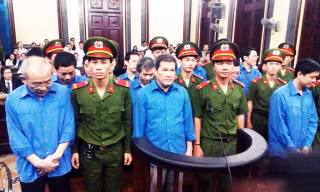 Bị cáo Dương Thanh Cường và đồng phạm trong phiên tòa sơ thẩm tháng 11/2015. 