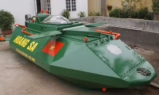 Tàu Hoàng Sa được khoác áo màu xanh mới. Ảnh: Q.Hòa.