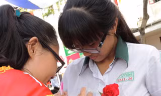 Lễ tri ân là cơ hội để học trò bày tỏ tình cảm với bố mẹ và thầy cô