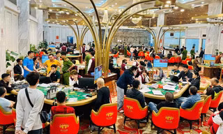 Cảnh sát bao vây sòng bạc quy mô 'khủng' do người Trung Quốc cầm đầu 